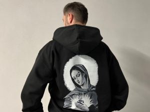 Bluza oversize męska z kapturem PŁOMIEŃ MIŁOŚCI, czarna. Bluza oversize męska z kapturem PŁOMIEŃ MIŁOŚCI, czarna.